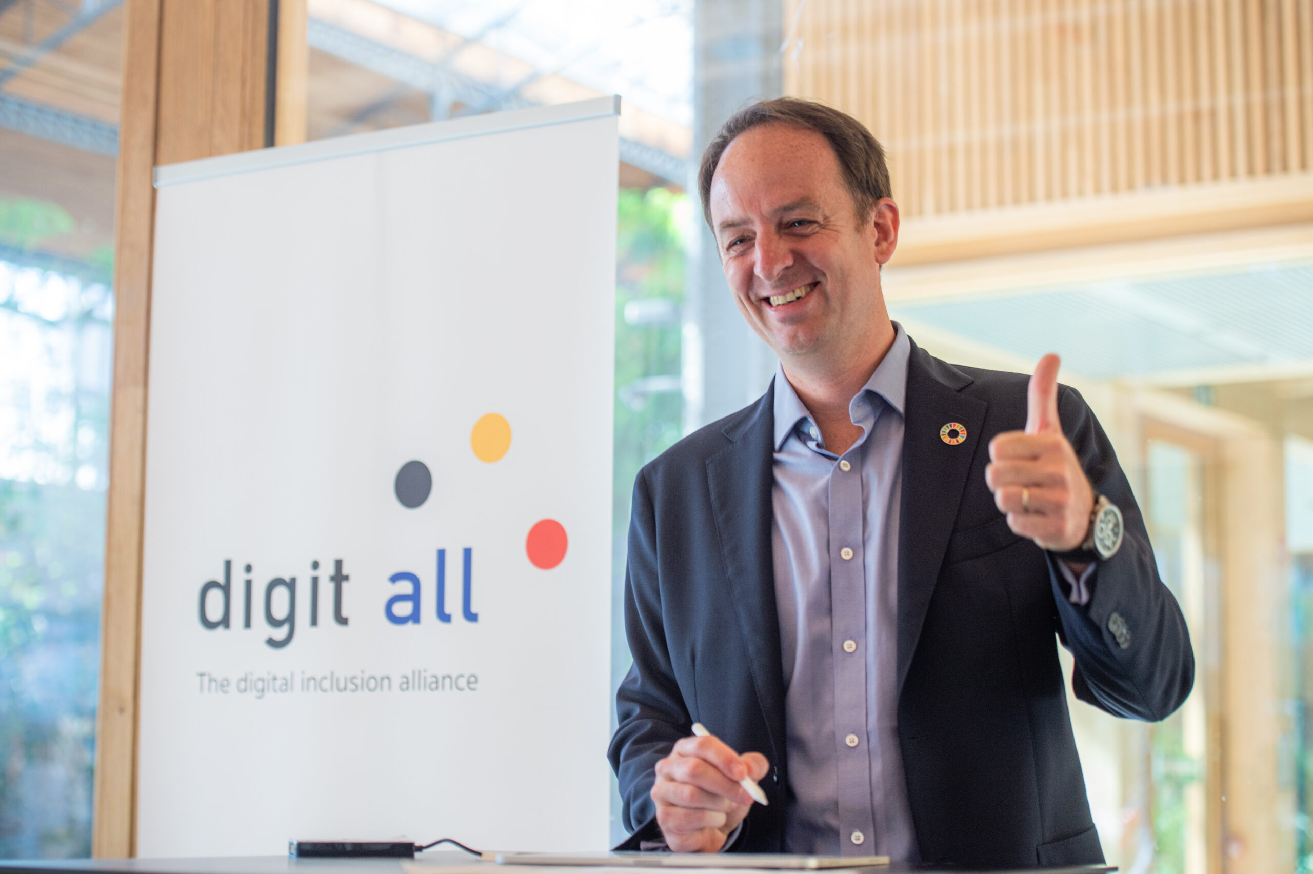Jean Van Wetter of Enabel signs the charter during a press moment